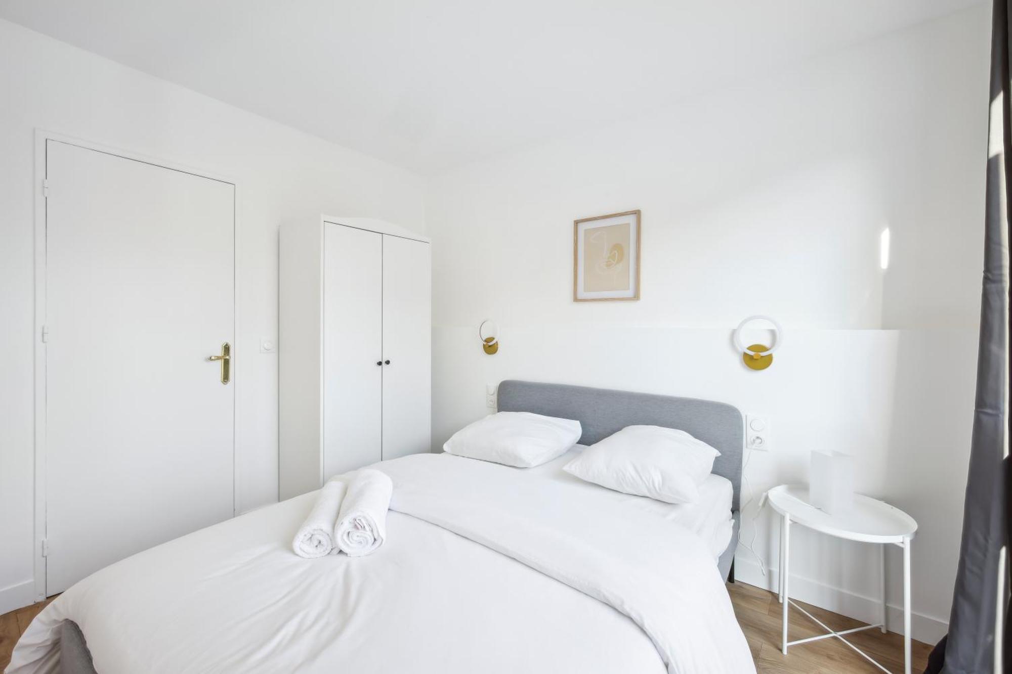 Chic Apart With Parking Apartment Chaville Ngoại thất bức ảnh